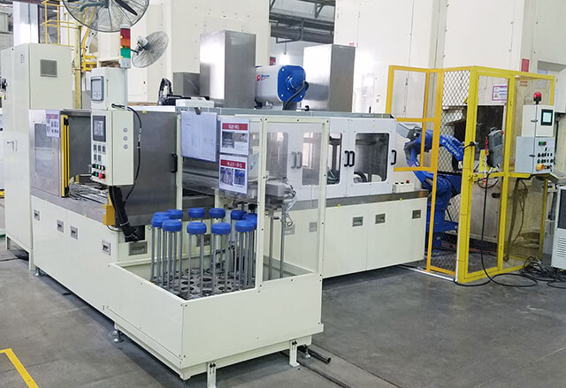 旋轉(zhuǎn)噴淋式超聲波清洗機